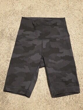 Lululemon Womens Align High Rise Shorts Size 2 Black Camo 6" Inseam Yoga Biking